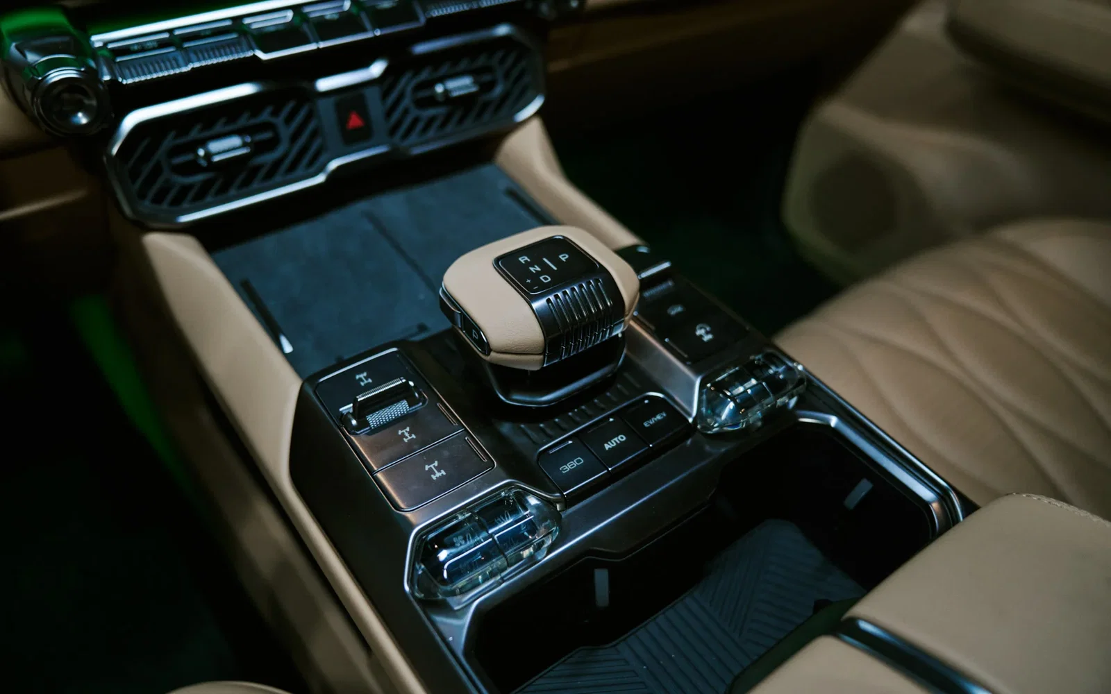 Chery KP31 centre console with chunky gear selector and 4WD toggle switches